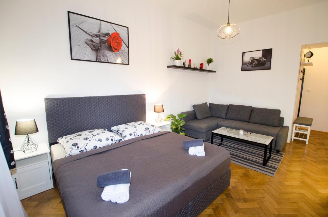 Exlusive Apartment Paris Style Prága Kültér fotó